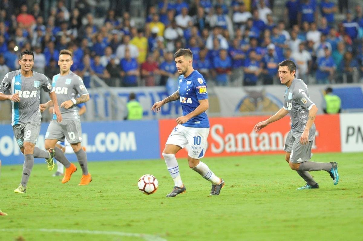 Fotos do primeiro tempo do duelo entre Cruzeiro e Racing, no Mineiro, pela Libertadores