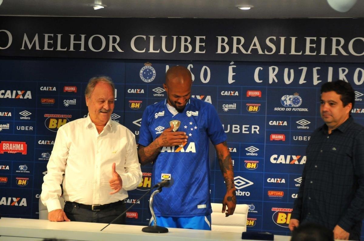 Fotos da apresentao do volante Bruno Silva no Cruzeiro (Ramon Lisboa/EM D.A Press)