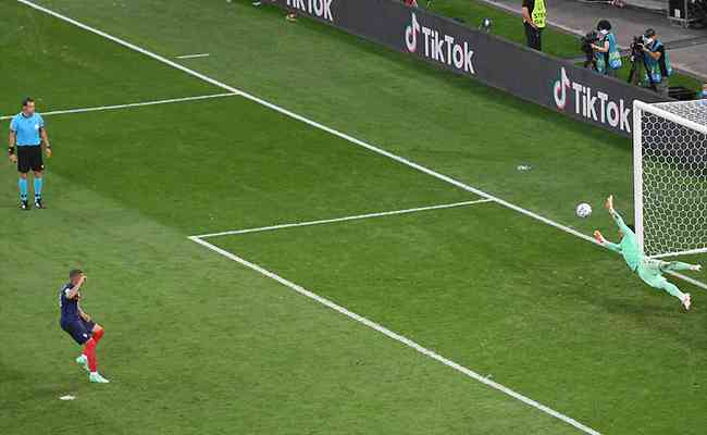 Goleiro que defendeu pênalti de Benzema parou Palmeiras no Mundial em 2021