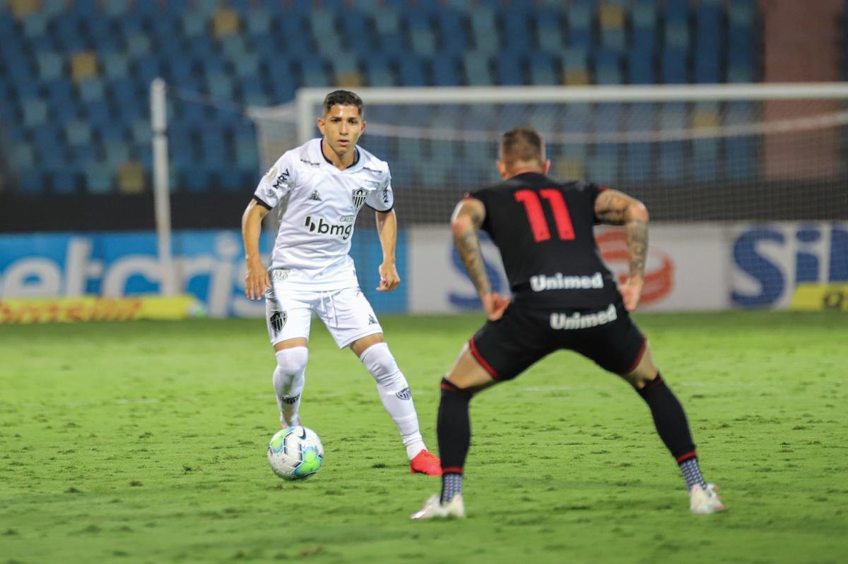 Atltico venceu Atltico-GO por 4 a 3, com gols de Keno (3) e Nathan. Time assumiu liderana do Brasileiro, com 21 pontos