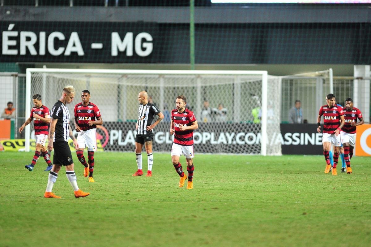 Galo pressionou no segundo tempo, mas levou gol em contragolpe: verton Ribeiro fez aps passe de Vincius Jnior: 1 a 0 Flamengo
