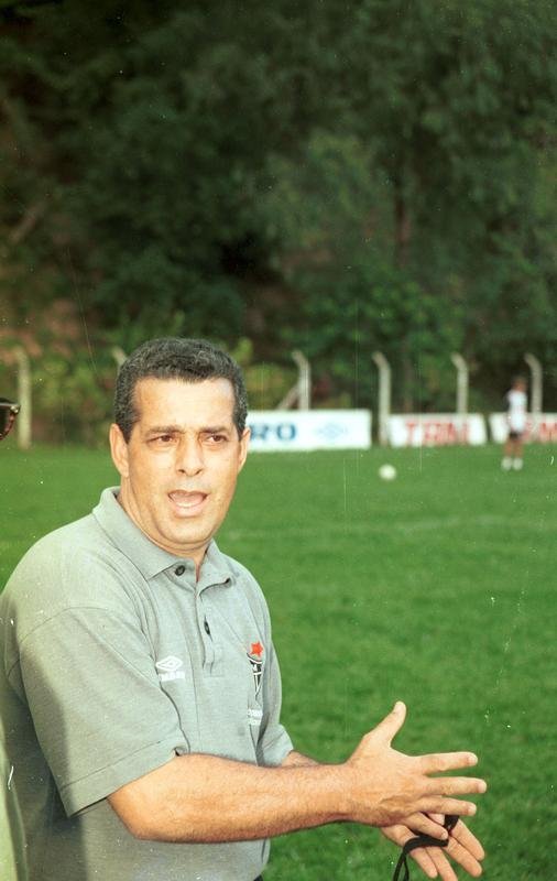 2 - Eduardo Amorim (1996-1997): 80,9% de aproveitamento em 28 jogos (21 vitrias, cinco empates e duas derrotas)