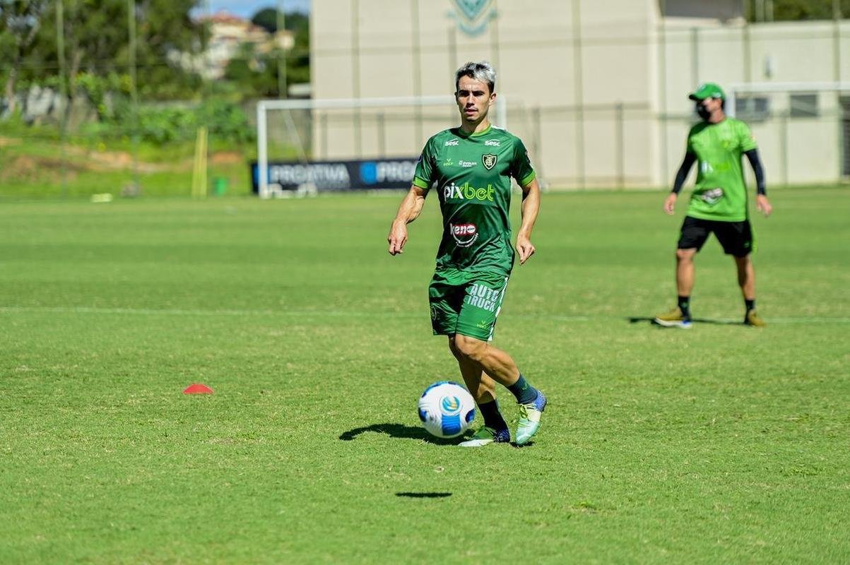 O Amrica realizou, nesta segunda-feira (28), o ltimo treino no CT Lanna Drumond, em Belo Horizonte, antes da viagem ao Paraguai para enfrentar o Guaran, pela Copa Libertadores.