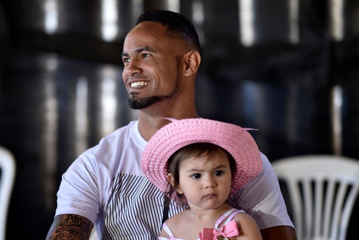 Goleiro Bruno foi apresentado neste sbado pelo Poos de Caldas