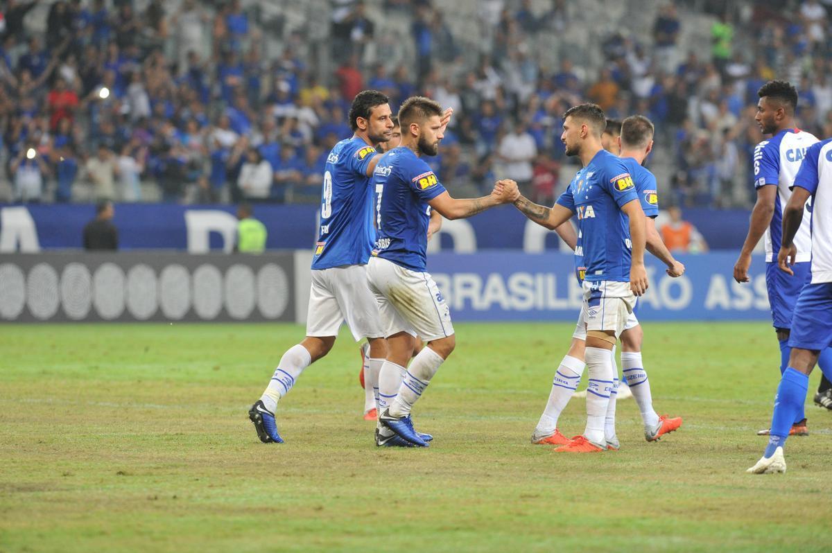 Cruzeiro venceu com facilidade o time paranaense na noite deste sbado