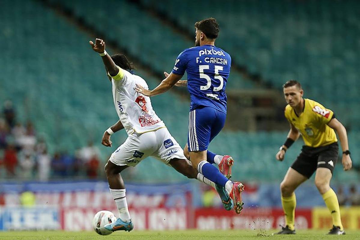 Fotos da partida entre Bahia e Cruzeiro, na Fonte Nova, em Salvador, pela primeira rodada da Srie B de 2022