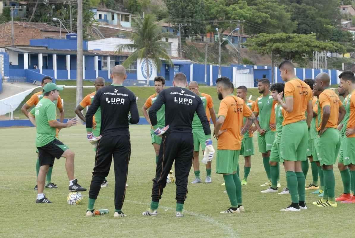 Amrica treina em Macei, no campo do CSA, para enfrentar o Murici-AL, pela Copa do Brasil