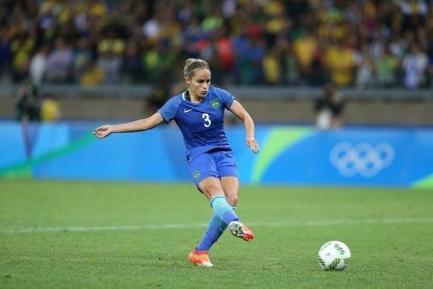 Imagens emocionantes das cobranas de pnaltis no Mineiro e da classificao do Brasil s semifinais do torneio feminino de futebol dos Jogos Olmpicos. Goleira Brbara pegou pnalti e deu vitria  Seleo por 7 a 6 sobre a Austrlia. Com 52 mil pagantes, estdio foi  loucura.