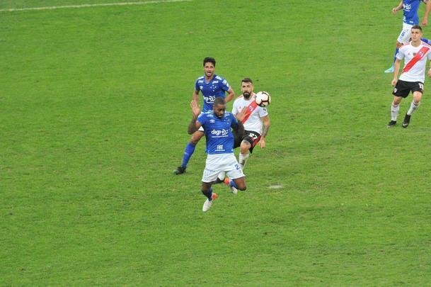 Lances do segundo tempo do duelo entre Cruzeiro e River Plate pela Copa Libertadores