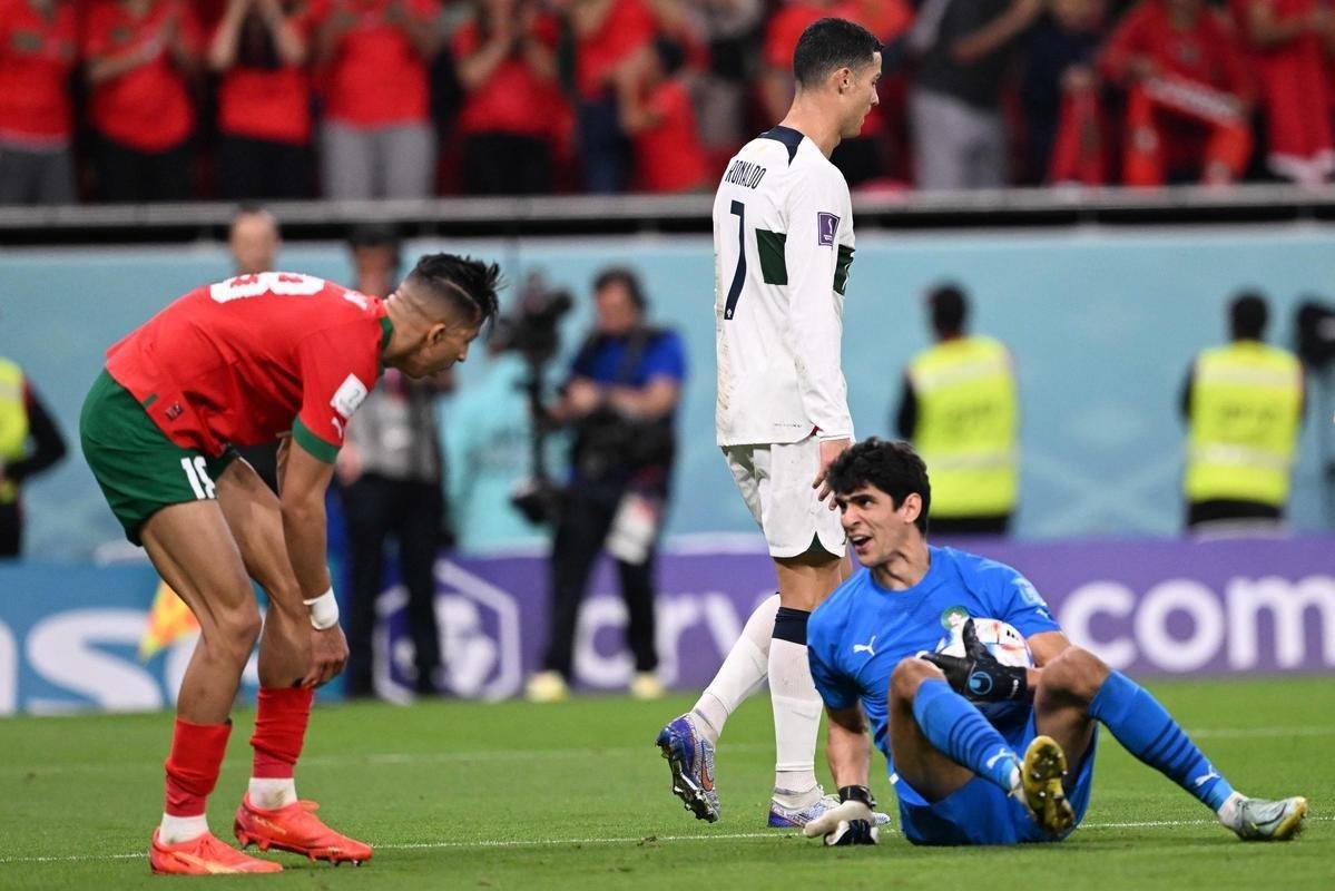 Cristiano Ronaldo chorou muito ao deixar o gramado aps a eliminao de Portugal diante de Marrocos