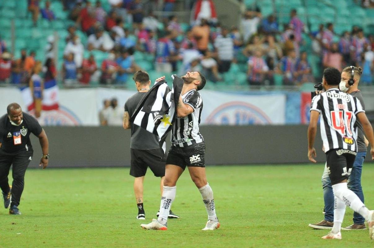 Com gols de Hulk, de pnalti, e Keno (e), o Galo virou sobre o Bahia, por 3 a 2 e chegou ao bicampeonato brasileiro