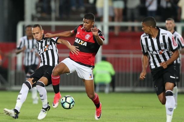 Galinho faz a festa no Rio de Janeiro depois de bater o Flamengo nos pnaltis