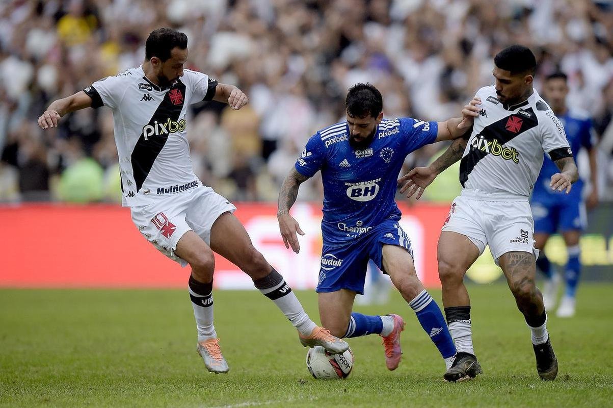 Fotos do jogo entre Vasco e Cruzeiro, no Maracan, no Rio, pela 12 rodada do Campeonato Brasileiro