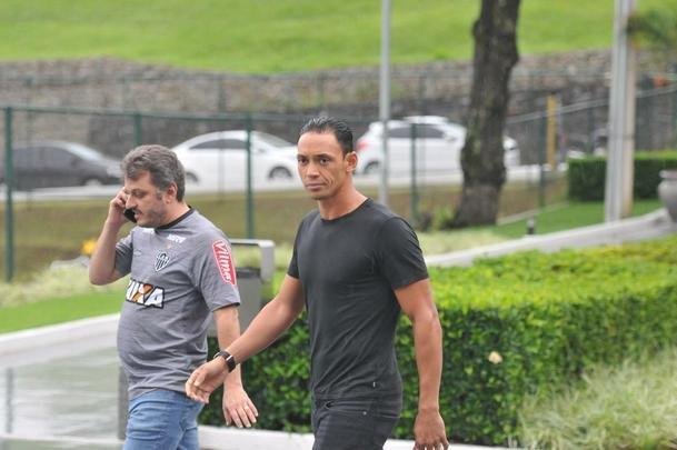 Atltico voltou ao trabalho nesta quinta-feira e apresentou Ricardo Oliveira; alm do atacante, presidente Sergio Sette Cmara e diretor de futebol Alexandre Gallo falaram com os jornalistas