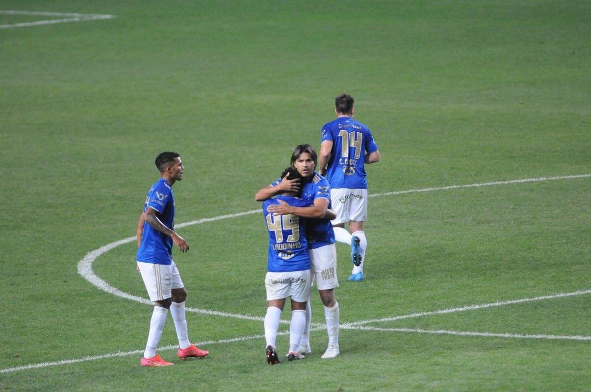 Fotos do duelo entre Cruzeiro e Sampaio Corra, no Independncia, em Belo Horizonte, pela 18 rodada da Srie B do Campeonato Brasileiro