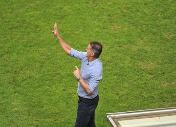 Em preleção antes do triunfo sobre o Santos, pela Série A, treinador incitou coragem do elenco americano