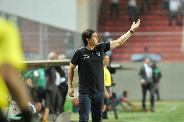 Partida foi disputada no Independncia, nessa noite de tera-feira