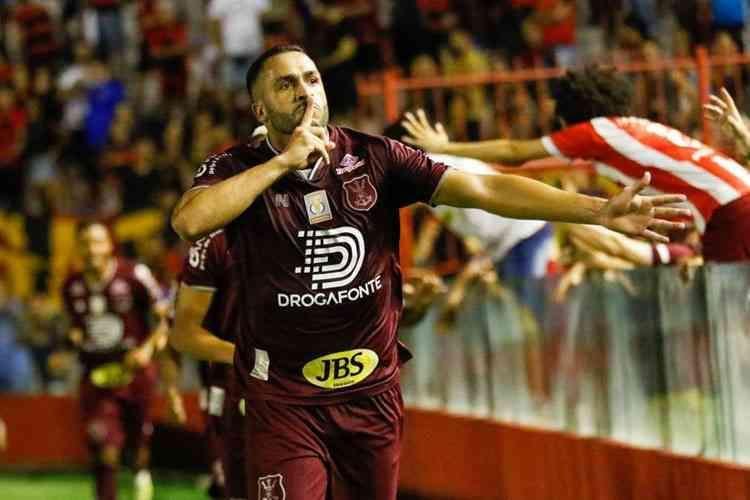 Nos Aflitos, o Náutico venceu o Sport pelo placar de 2 a 0. A partida foi válida pela Copa do Nordeste, e o primeiro foi foi de Ronaldo Alves, ex-Sport