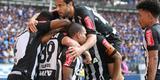 Jogadores do Atltico comemoram o gol de Clayton sobre o Cruzeiro