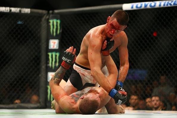 Nate Diaz vence Conor McGregor por finalização na luta principal do UFC 196