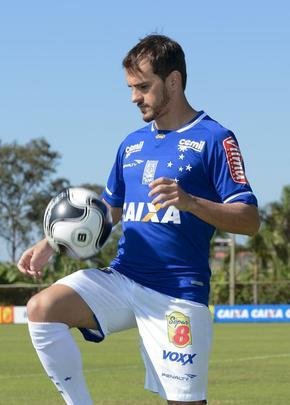 Veja fotos do treino e da apresentao oficial de Lucas e Robinho no Cruzeiro