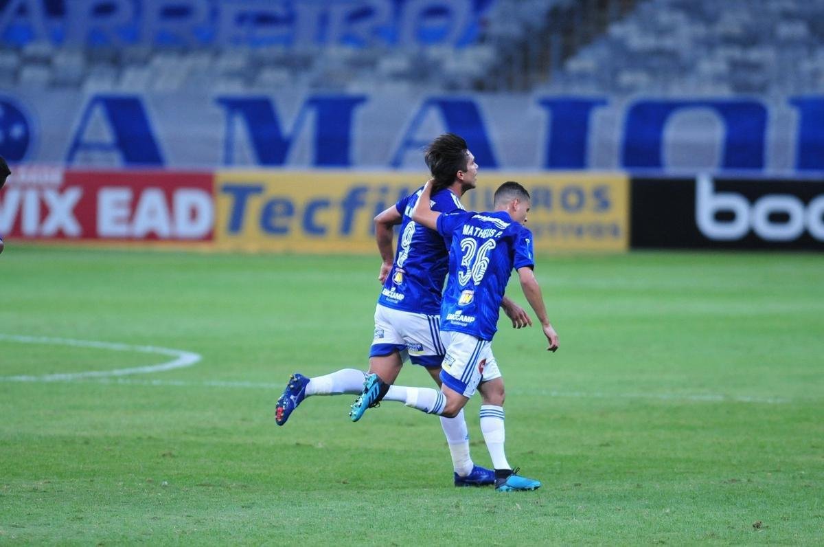 Fotos do duelo entre Cruzeiro e CRB, no Mineiro, em Belo Horizonte, pela oitava rodada da Srie B do Brasileiro