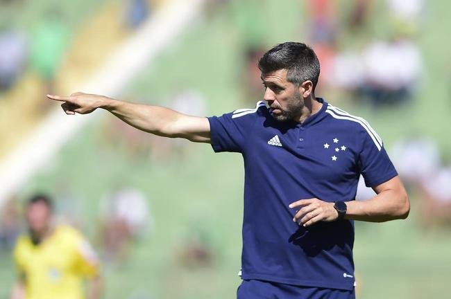 Fotos do jogo entre Guarani e Cruzeiro, no Brinco de Ouro, em Campinas, pela 17 rodada da Srie B do Campeonato Brasileiro