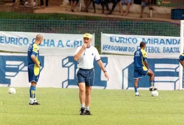 Imagens da Toca da Raposa I em 2000, ano da chegada do técnico Luiz Felipe Scolari