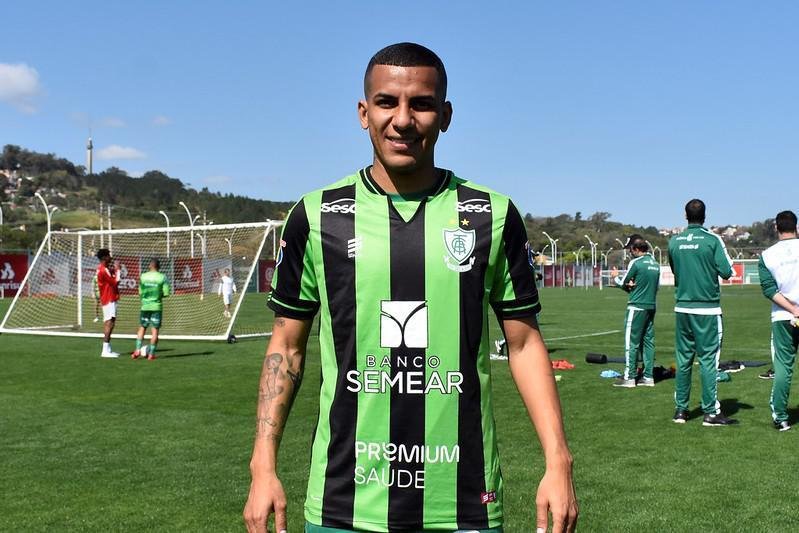 Calyson: atacante foi pouco aproveitado e tem vínculo até fevereiro de 2021.