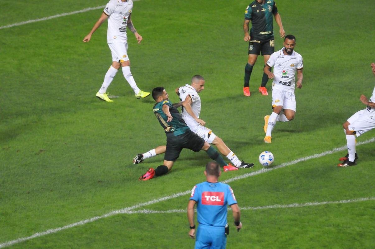 Fotos do jogo entre Amrica e Cricima, no Independncia, em Belo Horizonte, pela terceira fase da Copa do Brasil.