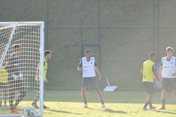 Veja fotos do treino do Atltico