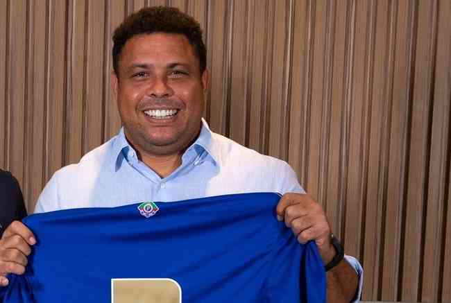 Ronaldo busca o primeiro treinador da sua gestão no Cruzeiro