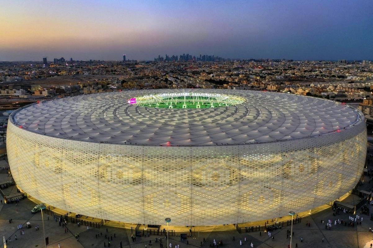 Estdio Al Thumama: arena da Copa tem capacidade para 40 mil torcedores e fica em Doha, capital do Catar. Foi projetado por pessoas nascidas no pas e reflete tradio familiar catari
