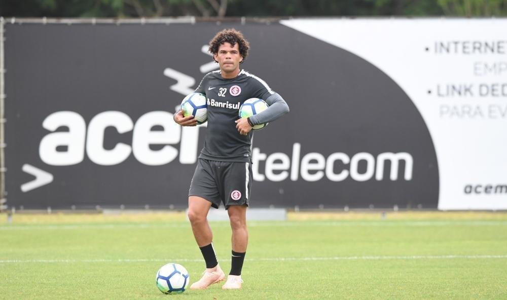 Camilo - No  titular absoluto do Inter. Em 2018, fez 24 jogos e marcou um gol. Tem contrato at julho de 2019.