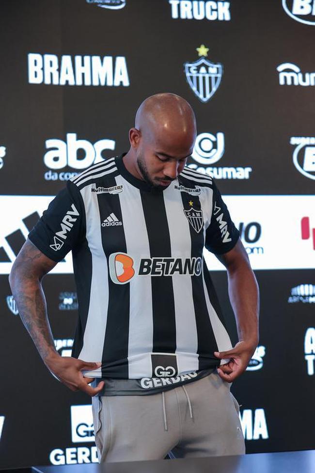 Veja fotos da apresentação de Patrick no Atlético