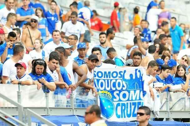 Imagens da torcida do Cruzeiro no clssico contra o Atltico, no Mineiro
