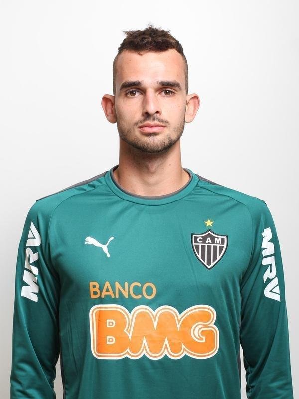 Rodolfo - Pouco lembrado pela torcida do Atltico, Rodolfo chegou ao Atltico em 2010, ainda no sub-15, e passou pelas principais categorias de base do Galo. Aps seu ltimo ano de sub-20, foi emprestado ao Boa Esporte e, em seguida, ao Acadmico de Viseu-POR. Voltou ao Galo em 2017 para atuar na equipe de Aspirantes (sub-23) e, em 2018, foi emprestado ao Guarani. Deixou o Atltico em definitivo em agosto deste ano sem realizar nenhuma partida pelo profissional. Atualmente, defende o Moto Club-MA.
