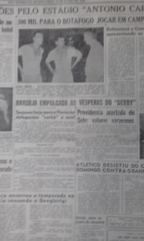 Em 1960, ano de fundao de Braslia, o ento presidente Juscelino Kubitschek convidou os dois clubes para um amistoso no acanhado Estdio Israel Pinheiro, com campo de terra, para celebrar a 'paz' entre os rivais, que haviam rompido em 1958. O nico clssico fora de Minas em territrio brasileiro terminou com empate por 2 a 2. O jornal Estado de Minas registrou o fato indito.