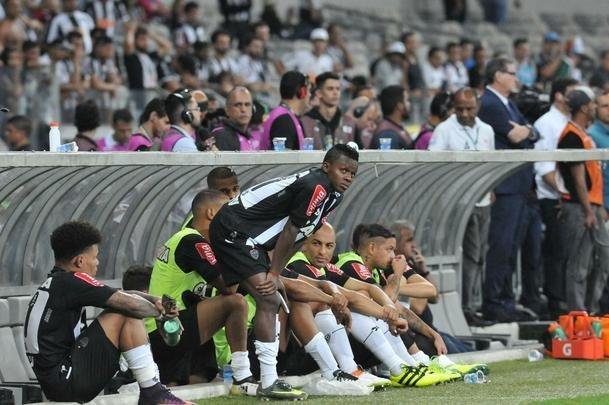 Everton marcou o terceiro gol do Grmio no Mineiro e fechou vitria por 3 a 1 na deciso da Copa do Brasil
