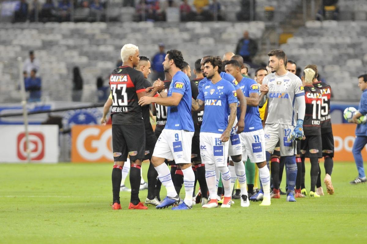 No segundo tempo, Fred marcou duas vezes e ampliou vantagem do Cruzeiro para 3 a 0