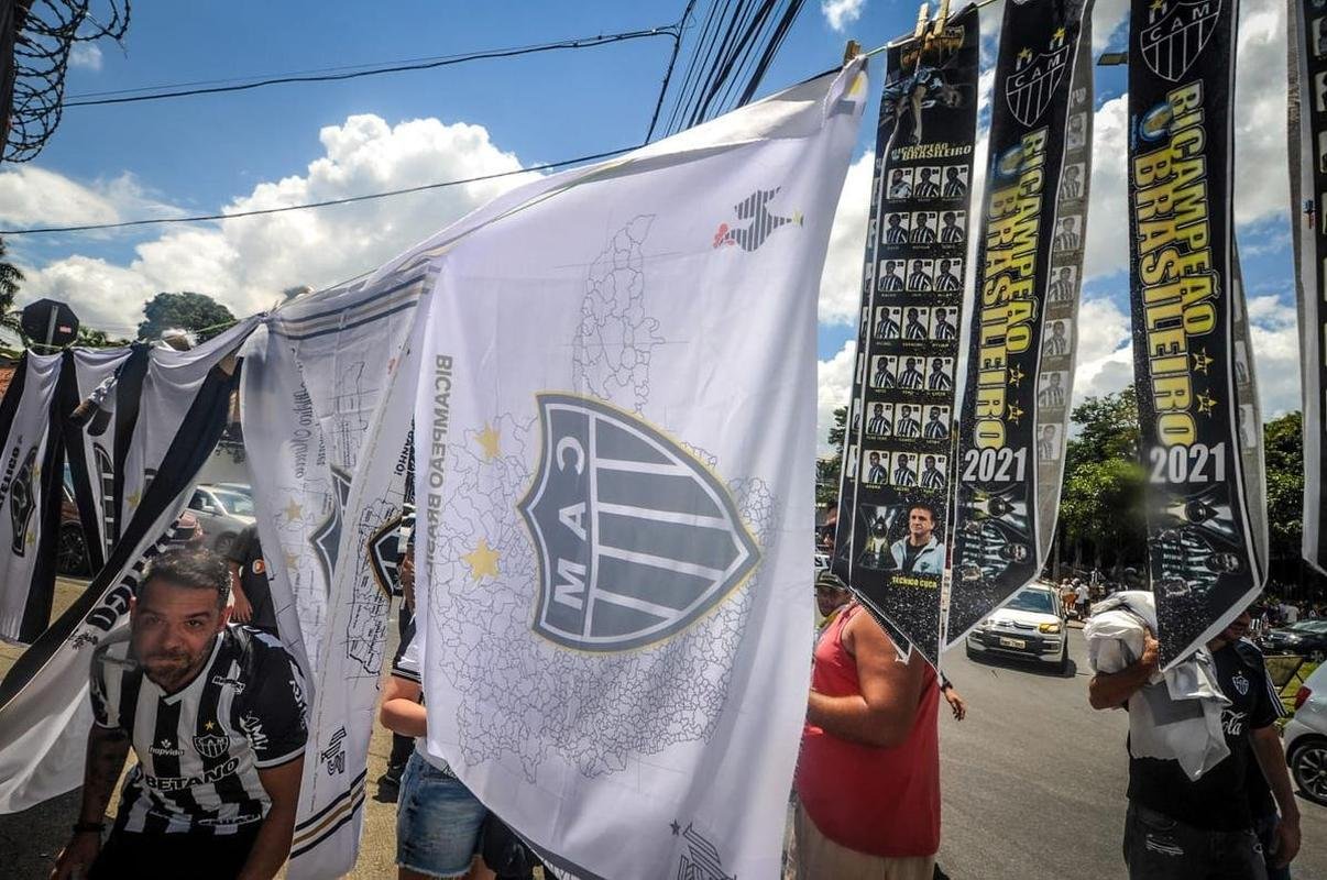 Torcida do Atltico chegou animada ao Mineiro para o jogo da taa, contra o RB Bragantino. Dia de festejar com o time o ttulo do Campeonato Brasileiro de 2021