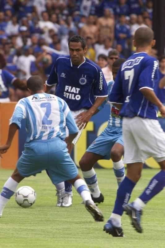 Em 30 de novembro de 2003, Cruzeiro derrotou o Paysandu por 2 a 1, no Mineiro, pela 44 rodada, e confirmou o ttulo brasileiro de forma antecipada. Zinho, no primeiro tempo, e Mota, no segundo, marcaram os gols celestes. Aldrovani descontou para o Papo. Depois do apito final, uma grande festa tomou conta do gramado e das arquibancadas. 