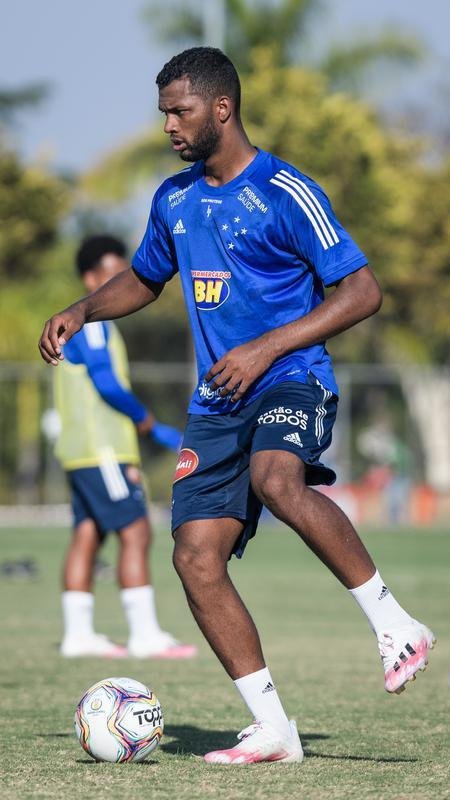 Fotos do primeiro treino do Cruzeiro, na Toca da Raposa II, sob o comando de Ney Franco. Treinador de 54 anos foi oficializado nesta quarta-feira