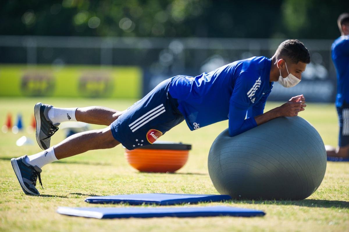Jogadores fizeram atividades fsicas nesta segunda