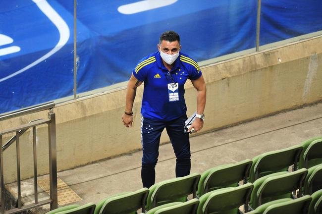 Fotos do duelo entre Cruzeiro e Vitria, no Independncia, em Belo Horizonte, pela 17 rodada da Srie B do Campeonato Brasileiro