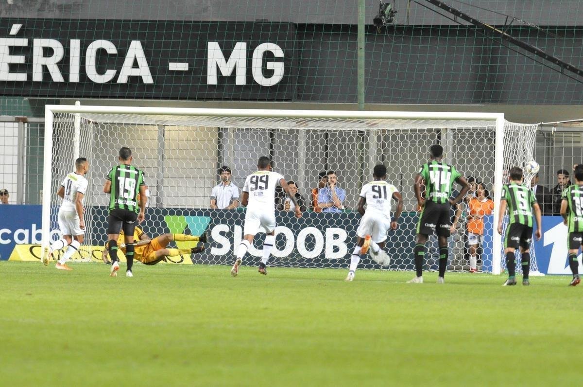 Sport virou no final, com Guilherme, de pnalti, e Hyuri em contragolpe fatal: 2 a 1 para o Leo