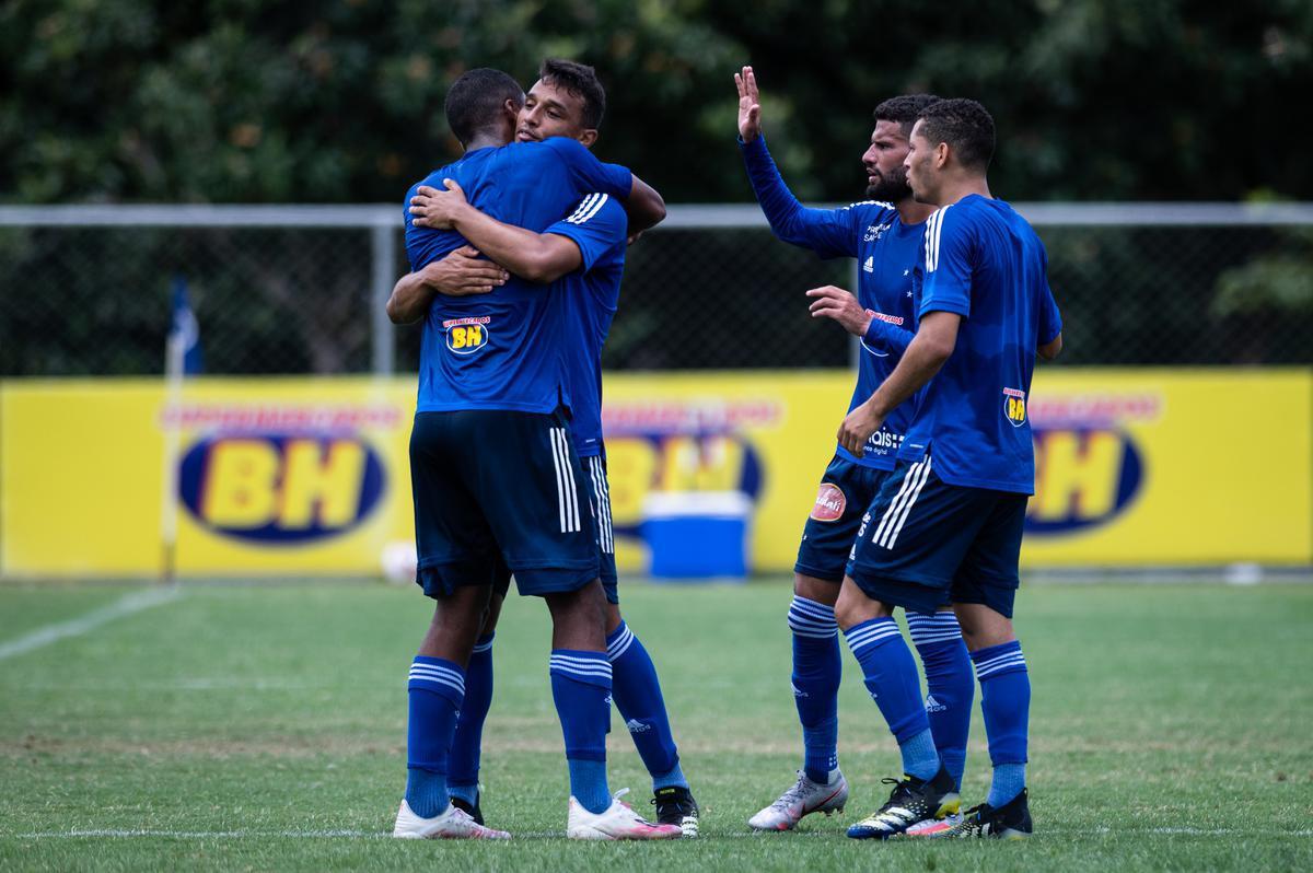 Imagens do jogo-treino entre Cruzeiro e Bolívar, neste sábado (20/2), na Toca da Raposa II. Time celeste venceu por 1 a 0