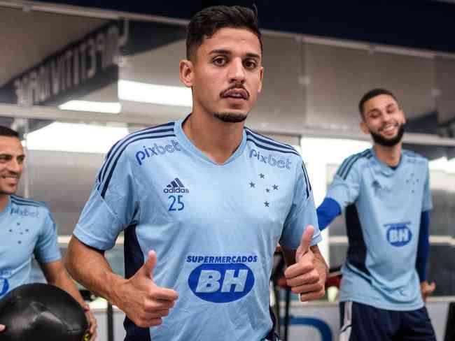 Until Neto Moura, the midfielder, renewed his contract with Cruzeiro