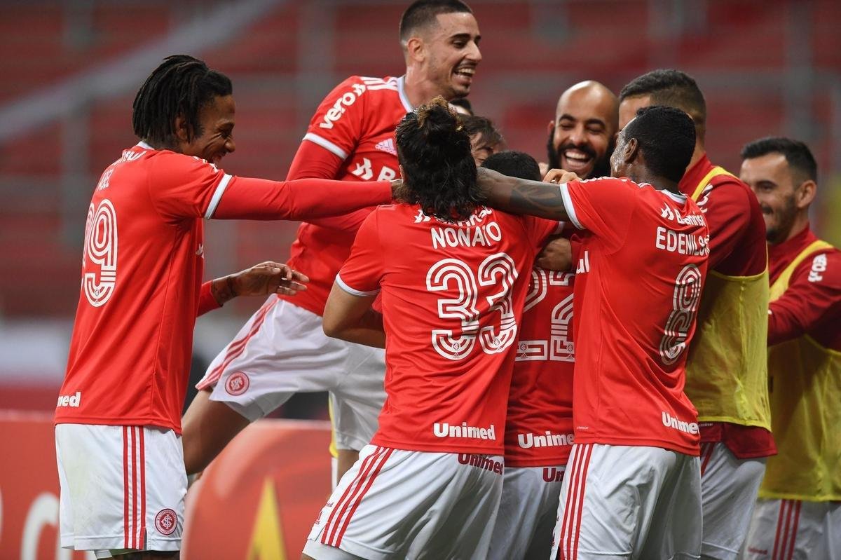 O Internacional avanou s quartas de final com vitrias sobre o Atltico-GO por 2 a 1 tanto em Goinia quanto em Porto Alegre.
