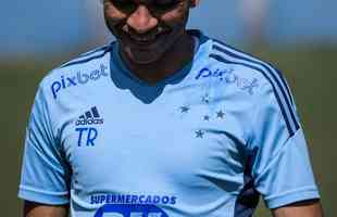 Fotos do treino do Cruzeiro nesta quinta-feira (4), na Toca da Raposa II, em Belo Horizonte. Time celeste enfrentará o Tombense no sábado, às 19h, no Mineirão, pela Série B.